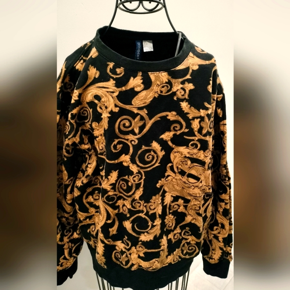 H&M Divided Men's Black Pullover Sweatshirt With Gold Design Size Med.